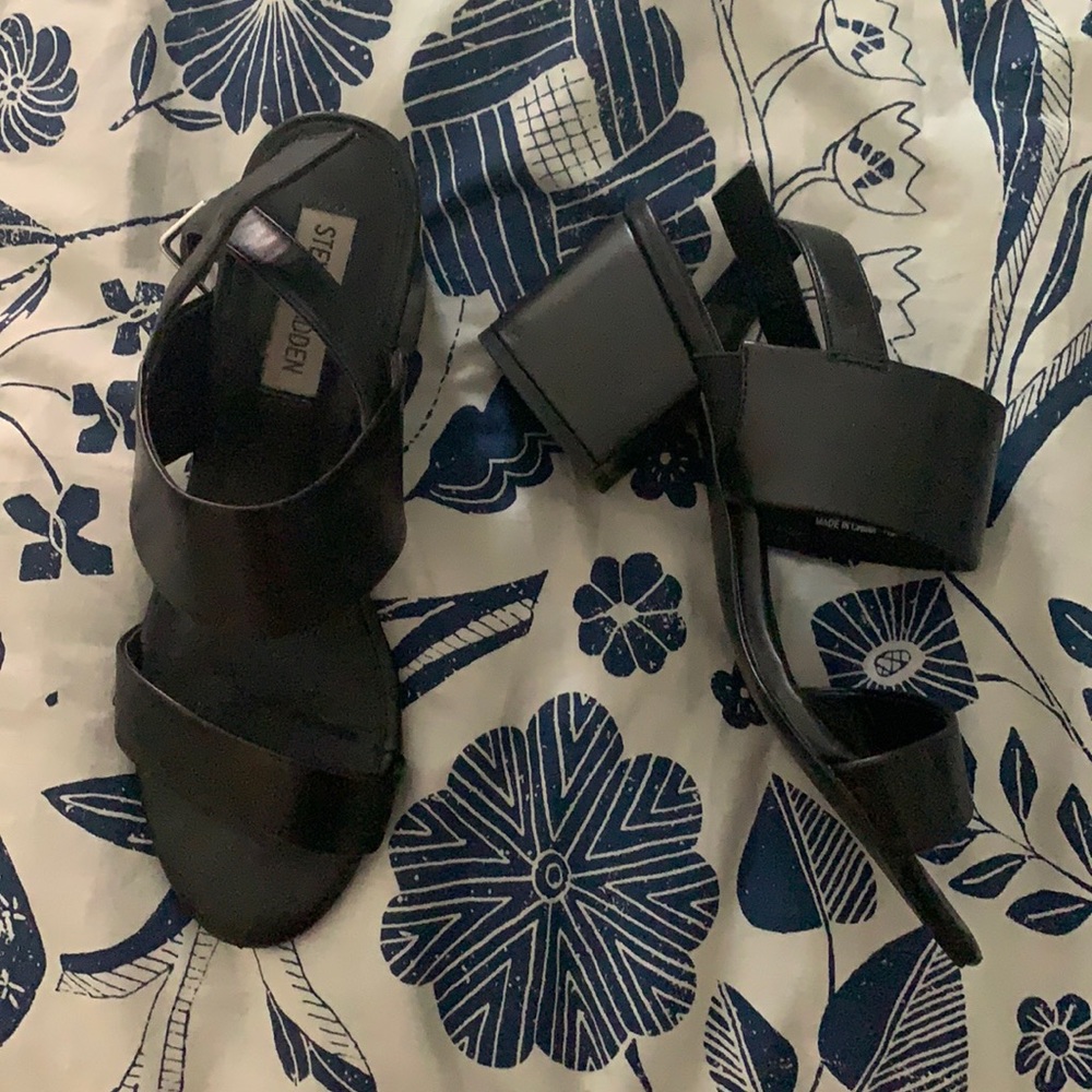 Steve Madden black sandals